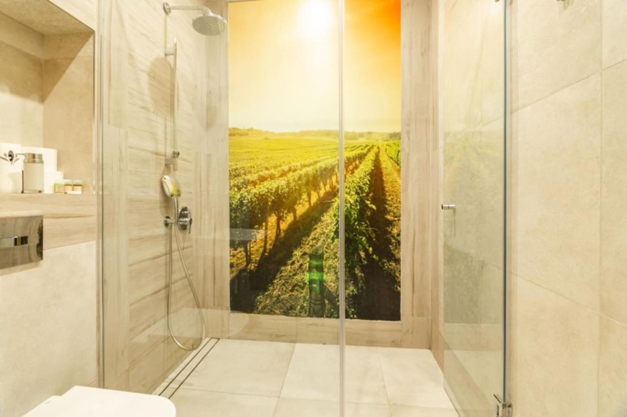 Daire 1 Bedroom Wine Journey